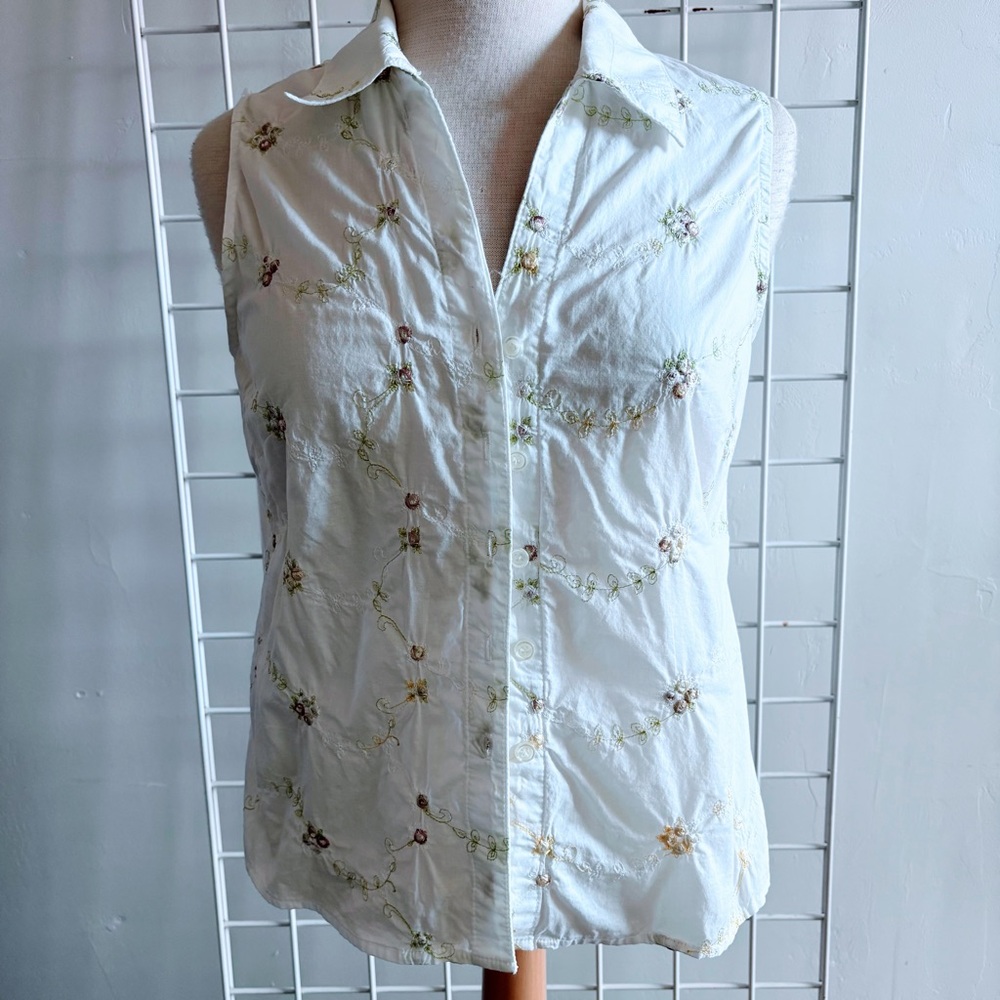 GEMELLI Sleeveless Embroidered Blouse